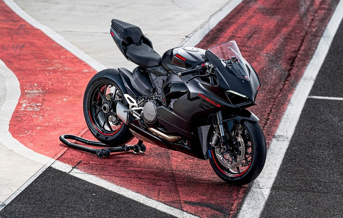 Ducati dévoile la nouvelle Panigale V2 2024, une véritable bête noire